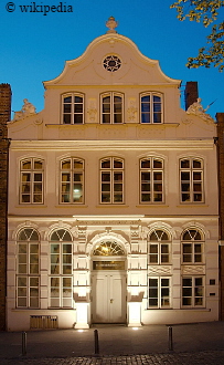 Das Buddenbrookhaus in Lübeck bei Nacht - Für eine größere Darstellung auf das Bild klicken. Das Buddenbrookhaus in Lübeck bei Nacht - Für eine größere Darstellung auf das Bild klicken.