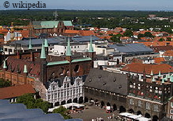 Der Marktplatz in Lbeck  -   Fr eine grere Darstellung bitte auf das Bild klicken.