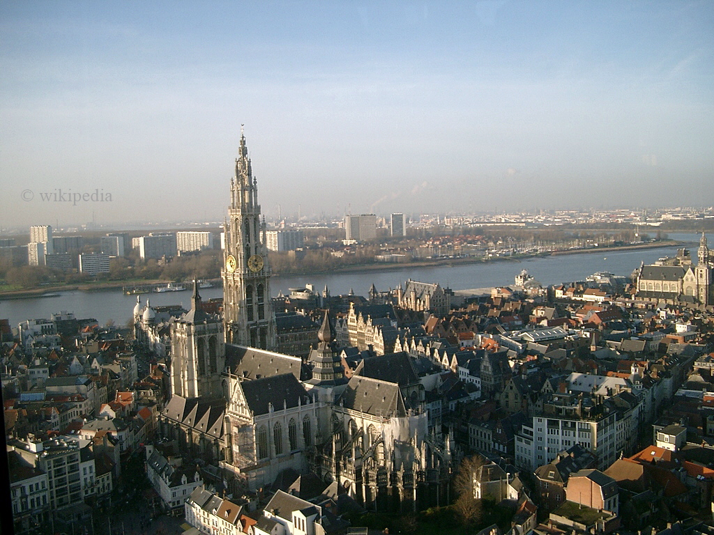 Die antwerpener Liebfrauenkathedrale aus der Vogelperspektive
