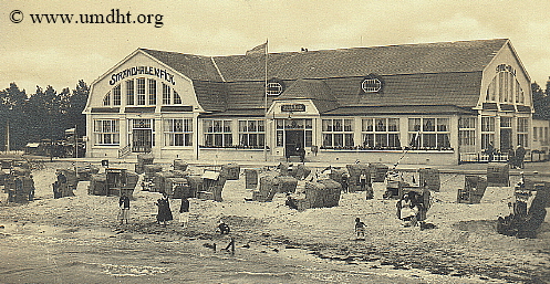 Die Strandhalle . W . Fick in Grmitz um das Jahr 1915 mit neuer Promenade und kleiner Einzunung.  -  Fr eine grere Bilddarstellung klicken Sie bitte auf das Foto.