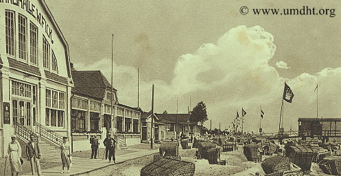 Die Strandhalle . W. Fick in Grömitz um das Jahr 1914 mit Brettern als Promenade. - Für eine größere Bilddarstellung klicken Sie bitte auf das Foto. Die Strandhalle . W. Fick in Grömitz um das Jahr 1914 mit Brettern als Promenade. - Für eine größere Bilddarstellung klicken Sie bitte auf das Foto.