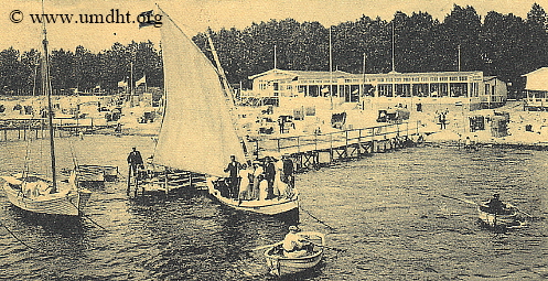 Die Strandhalle von Wilhelm Adolf Kurt Fick in Grmitz um das Jahr 1911 mit Hedwigbrcke.  -  Fr eine grere Bilddarstellung klicken Sie bitte auf das Foto.