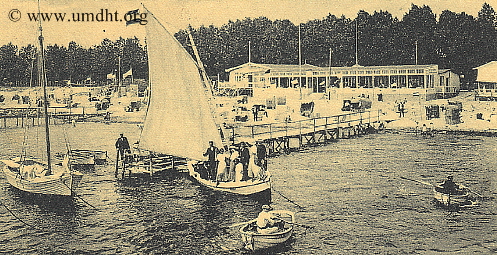 Die Strandhalle von Wilhelm Adolf Kurt Fick in Grömitz um das Jahr 1911 mit Hedwigbrücke. - Für eine größere Bilddarstellung klicken Sie bitte auf das Foto. Die Strandhalle von Wilhelm Adolf Kurt Fick in Grömitz um das Jahr 1911 mit Hedwigbrücke. - Für eine größere Bilddarstellung klicken Sie bitte auf das Foto.
