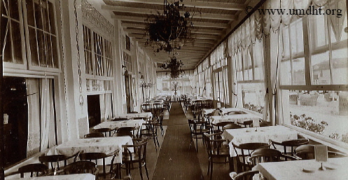 Die Veranda der ,,Strand - Halle in Grmitz um das Jahr 1929.  -  Fr eine grere Bilddarstellung klicken Sie bitte auf das Foto.