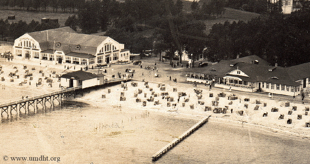 Teilausschnitt einer Luftaufnahme um das Jahr 1915 mit der Strandhalle . W . Fick und der Strandquelle.  -  Fr eine grere Bilddarstellung klicken Sie bitte auf das Foto.