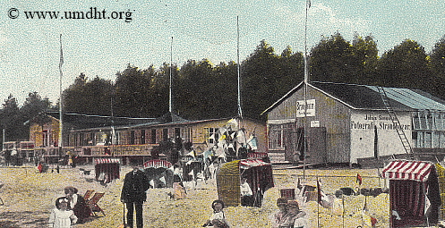 Vorbecks Strandhalle in Grmitz um das Jahr 1907 mit dem Strandbazar von Julius Siomsen.  -  Fr eine grere Bilddarstellung klicken Sie bitte auf das Foto.