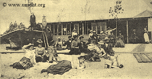 Vorbecks Strandhalle um das Jahr 1903 mit geschossener Vorderfront und berdachung.  -  Fr eine grere Bilddarstellung klicken sie bitte auf das Foto.